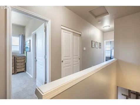1946 Hawksview Avenue SE Salem OR 97306