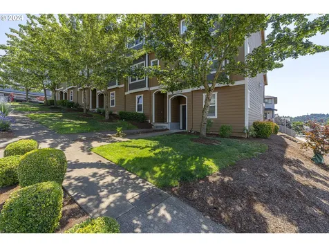 1946 Hawksview Avenue SE Salem OR 97306