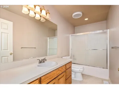 1916 Ne 158th Avenue Vancouver WA 98684