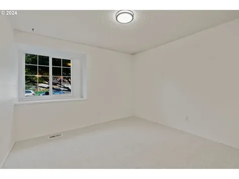 2592 Jamestown Street Woodburn OR 97071