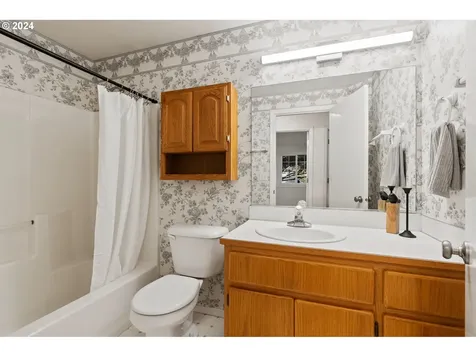 2592 Jamestown Street Woodburn OR 97071