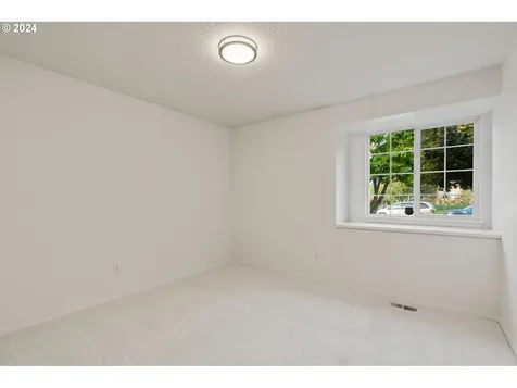 2592 Jamestown Street Woodburn OR 97071