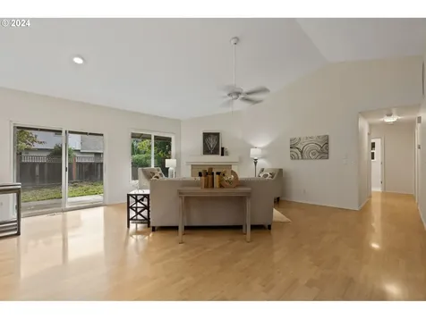 2592 Jamestown Street Woodburn OR 97071
