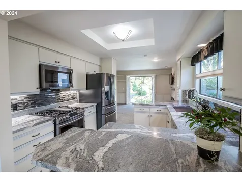 1210 Spyglass Drive Eugene OR 97401
