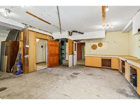 436 W D Street Springfield OR 97477