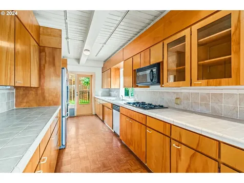 436 W D Street Springfield OR 97477