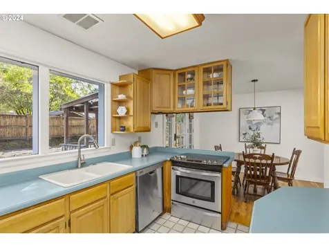4502 N Amherst Street Portland OR 97203