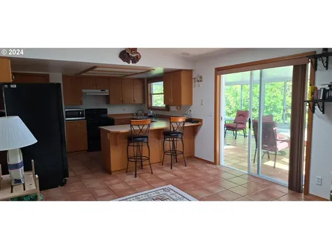 2145 23rd Street Florence OR 97439
