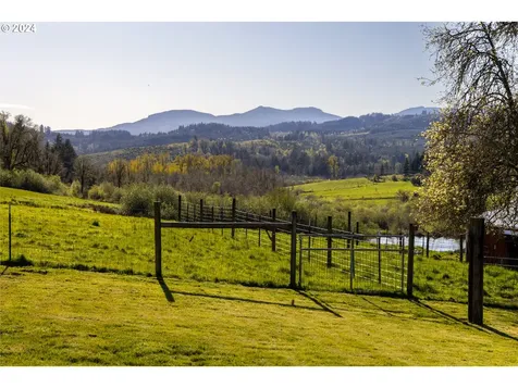 17610 Shady Lane Road Monmouth OR 97361