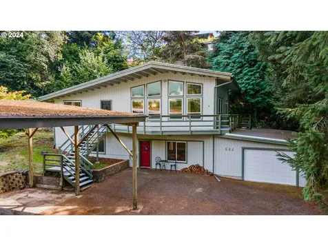 644 13th Court Coos Bay OR 97420