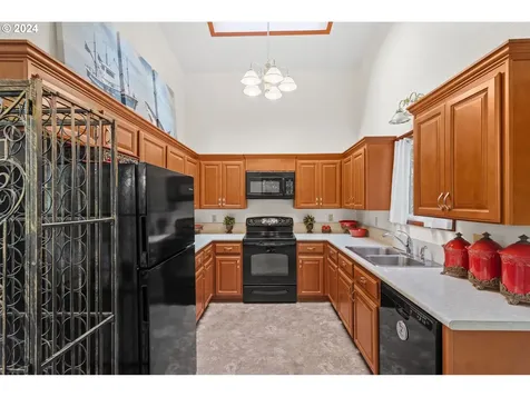 644 13th Court Coos Bay OR 97420