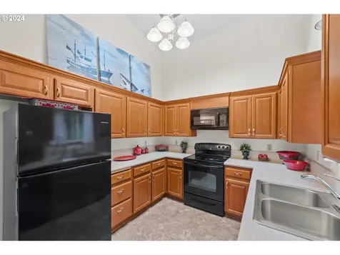 644 13th Court Coos Bay OR 97420