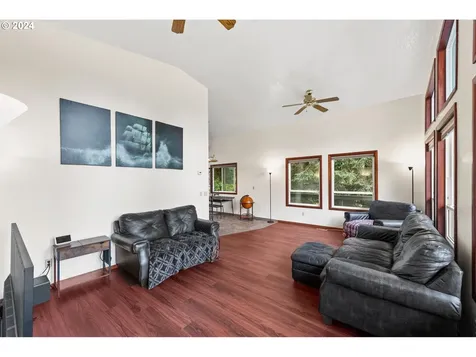 644 13th Court Coos Bay OR 97420