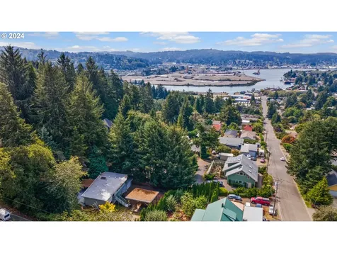 644 13th Court Coos Bay OR 97420