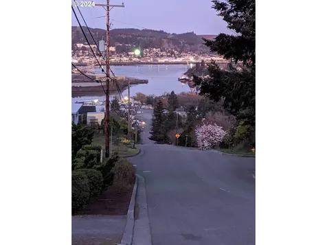644 13th Court Coos Bay OR 97420
