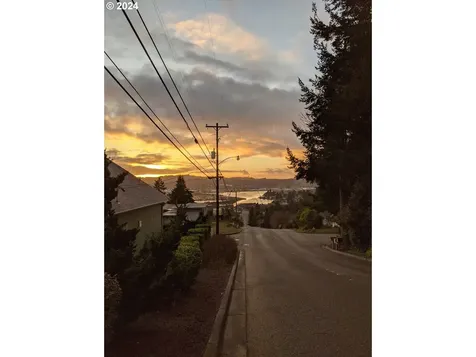 644 13th Court Coos Bay OR 97420