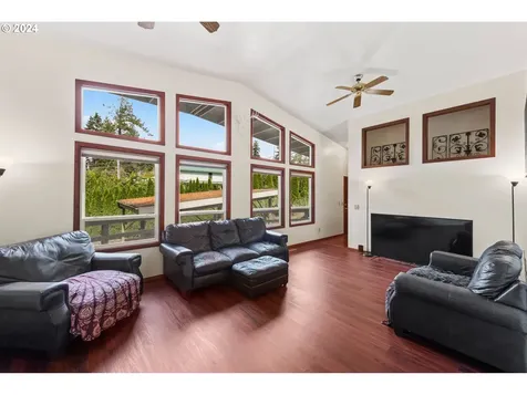 644 13th Court Coos Bay OR 97420