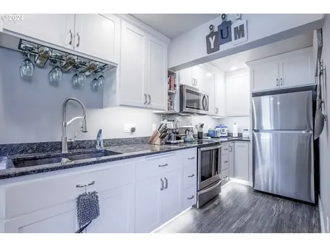 1733 Brandy Way Springfield OR 97477