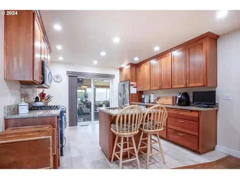 1733 Brandy Way Springfield OR 97477