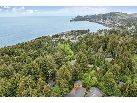 1110 Sw Walking Wood Depoe Bay OR 97341