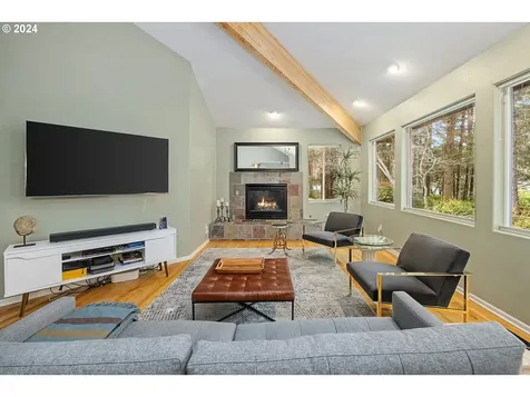 1110 Sw Walking Wood Depoe Bay OR 97341