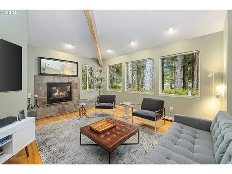 1110 Sw Walking Wood Depoe Bay OR 97341
