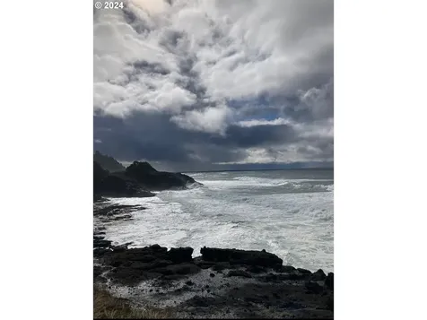 1110 Sw Walking Wood Depoe Bay OR 97341