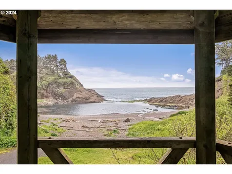1110 Sw Walking Wood Depoe Bay OR 97341