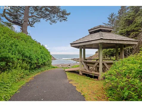 1110 Sw Walking Wood Depoe Bay OR 97341