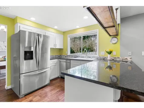 10820 SW 57th Place Portland OR 97219