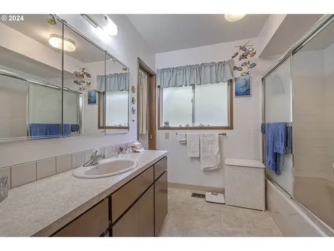 585 Se 59th Court Hillsboro OR 97123