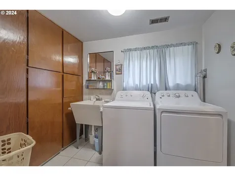 585 Se 59th Court Hillsboro OR 97123