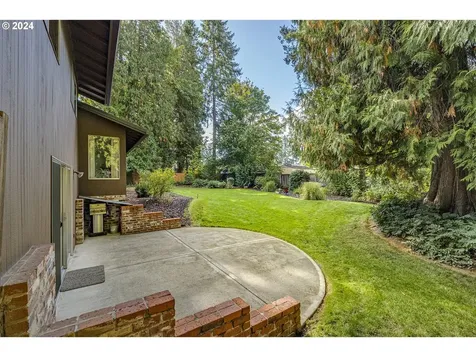 585 Se 59th Court Hillsboro OR 97123