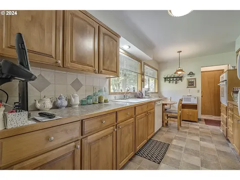 585 Se 59th Court Hillsboro OR 97123