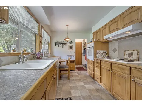 585 Se 59th Court Hillsboro OR 97123