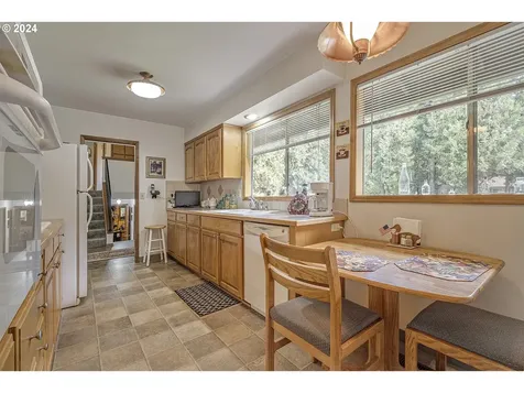 585 Se 59th Court Hillsboro OR 97123