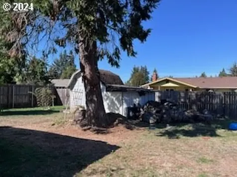 927 Travis Avenue Eugene OR 97404