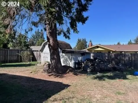 927 Travis Avenue Eugene OR 97404
