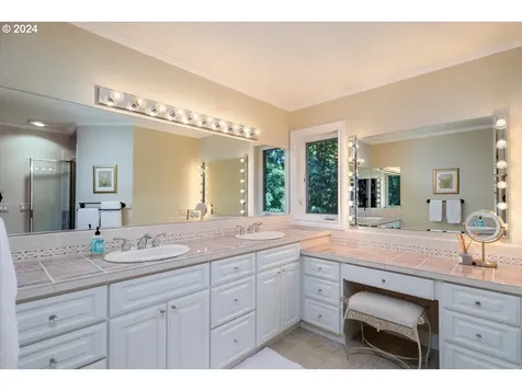 10707 S Southridge Drive Portland OR 97219