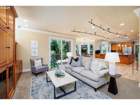 10707 S Southridge Drive Portland OR 97219