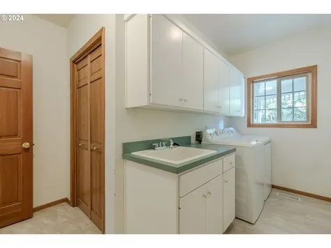 3322 Winchester Way Eugene OR 97401