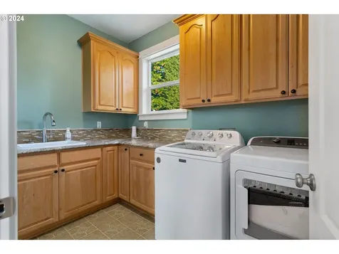 1320 NE 160th Avenue Portland OR 97230