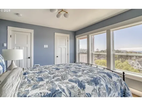 2569 SW Coral Avenue Lincoln City OR 97367