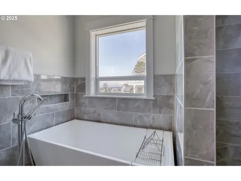 2569 SW Coral Avenue Lincoln City OR 97367