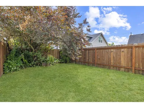 416 S Edwards Street Newberg OR 97132