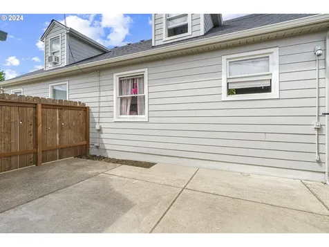 416 S Edwards Street Newberg OR 97132