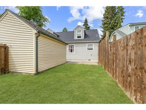 416 S Edwards Street Newberg OR 97132
