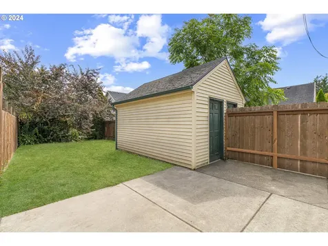 416 S Edwards Street Newberg OR 97132