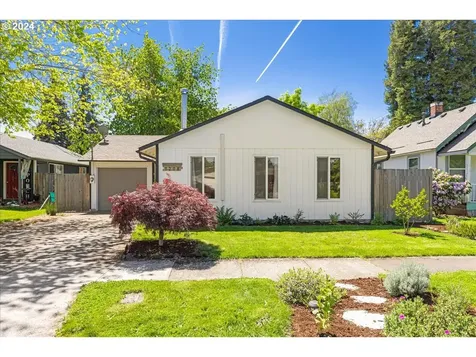 1208 E 6th Street Newberg OR 97132
