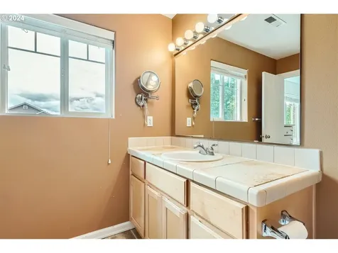 3871 P Street Washougal WA 98671